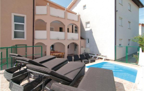 Гостиница Apartment Kastel Gomilica 75 with Outdoor Swimmingpool  Каштел Камбеловац